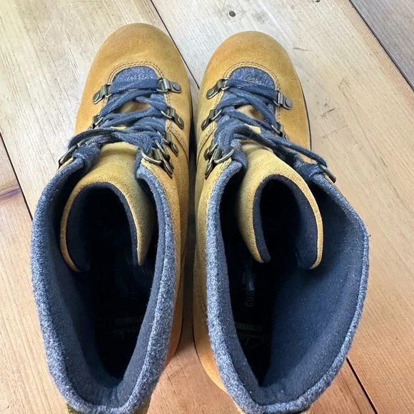 Clarks Faralyn Alpha Suede Golden TanHiking Trail Ankle Boots Size 9.5 - Picture 4 of 8